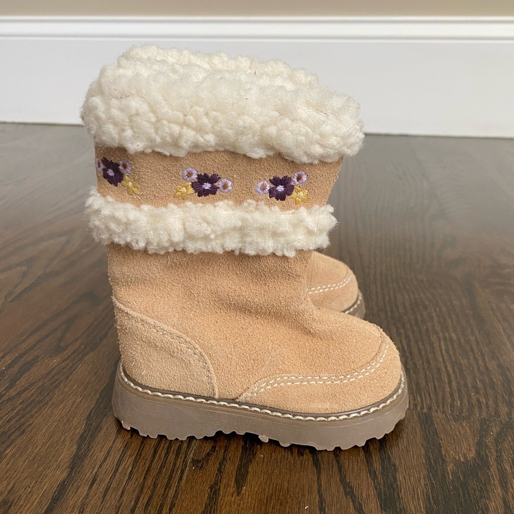 Gymboree girls boots like new size 4